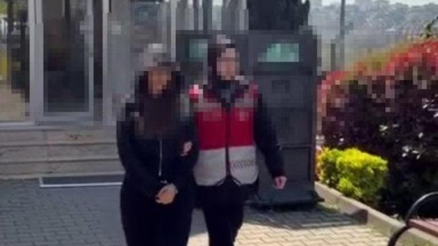 Köpeği camdan sarkıttı, o anları kayda aldı