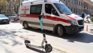 Eskişehir&rsquo;de otomobil scooter&rsquo;a &ccedil;arptı