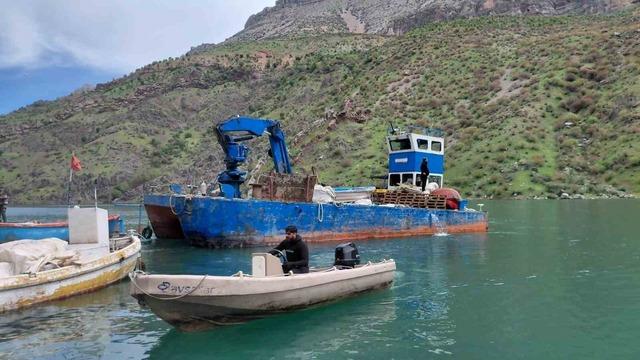 Unuttuğu eşyasını almak i&ccedil;in d&ouml;nd&uuml;, botla a&ccedil;ıldığı Fırat Nehri&rsquo;nde kayboldu 1