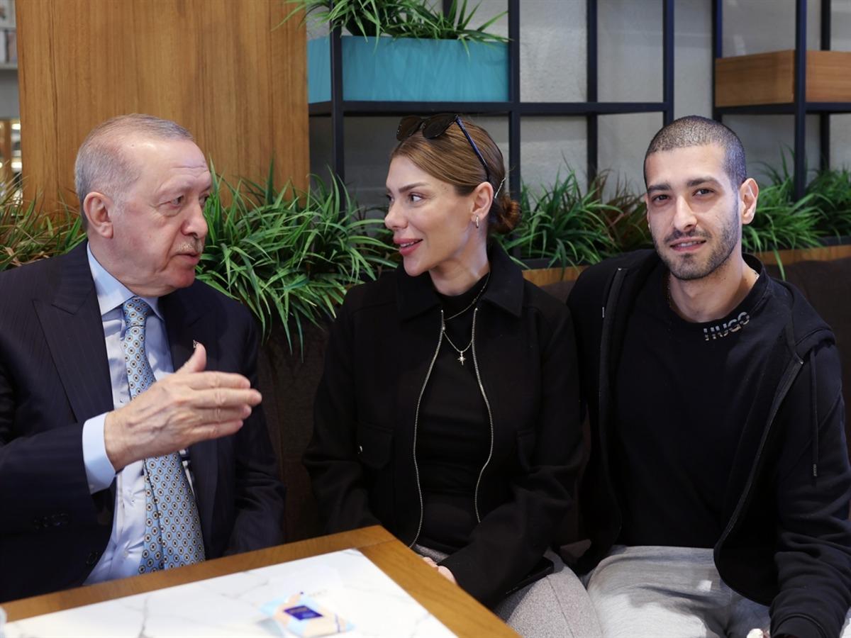 Cumhurbaşkanı Erdoğan, Beyoğlu nda kafede vatandaşlarla sohbet etti 1