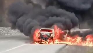 Kırklareli&rsquo;nde seyir halindeyken yangın &ccedil;ıkan ara&ccedil; k&uuml;le d&ouml;nd&uuml;