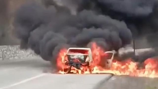 Kırklareli’nde seyir halindeyken yangın çıkan araç küle döndü