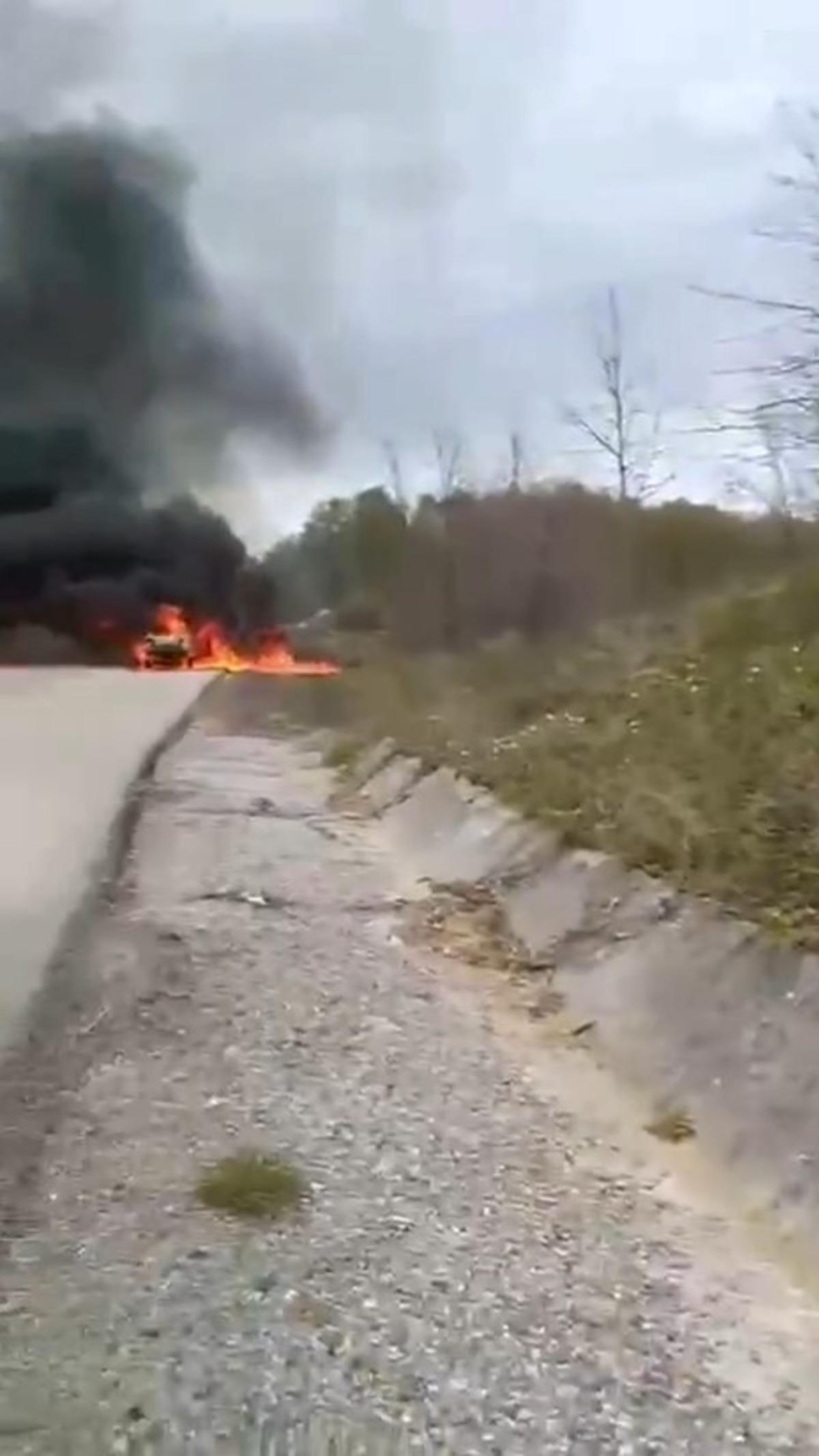 Kırklareli&rsquo;nde seyir halindeyken yangın &ccedil;ıkan ara&ccedil; k&uuml;le d&ouml;nd&uuml; 1