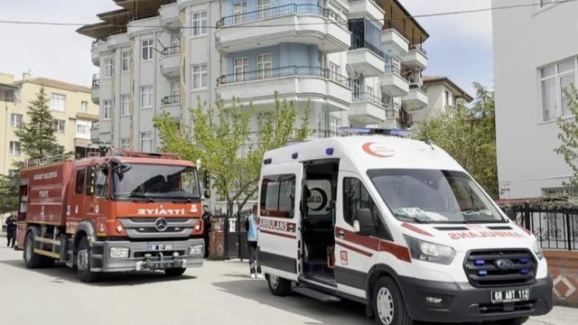 Aksaray'da 5 katlı apartmanda yangın paniği, bina tahliye edildi