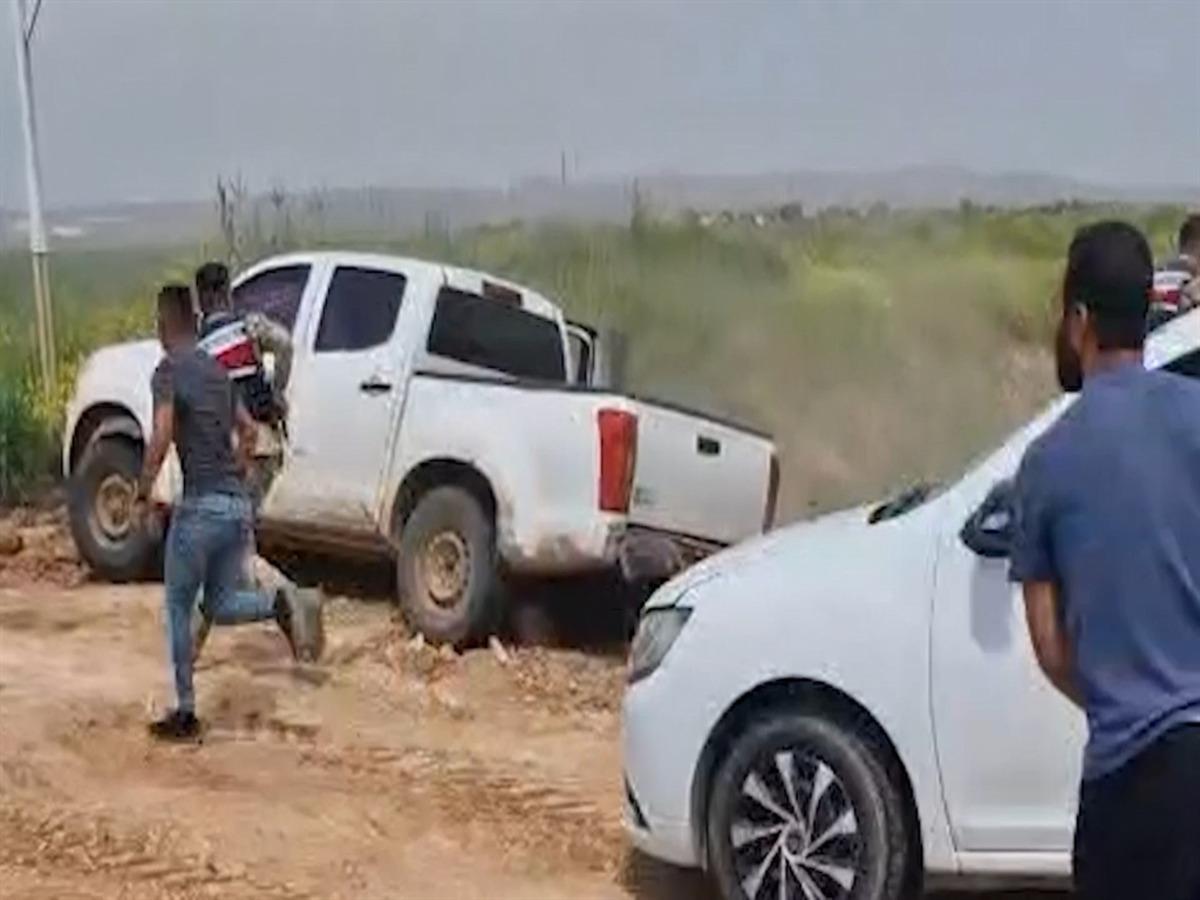 Suriye-T&uuml;rkiye sınırında, insan ka&ccedil;ak&ccedil;ılarıyla kovalamaca anı kamerada: 3 g&ouml;zaltı 1