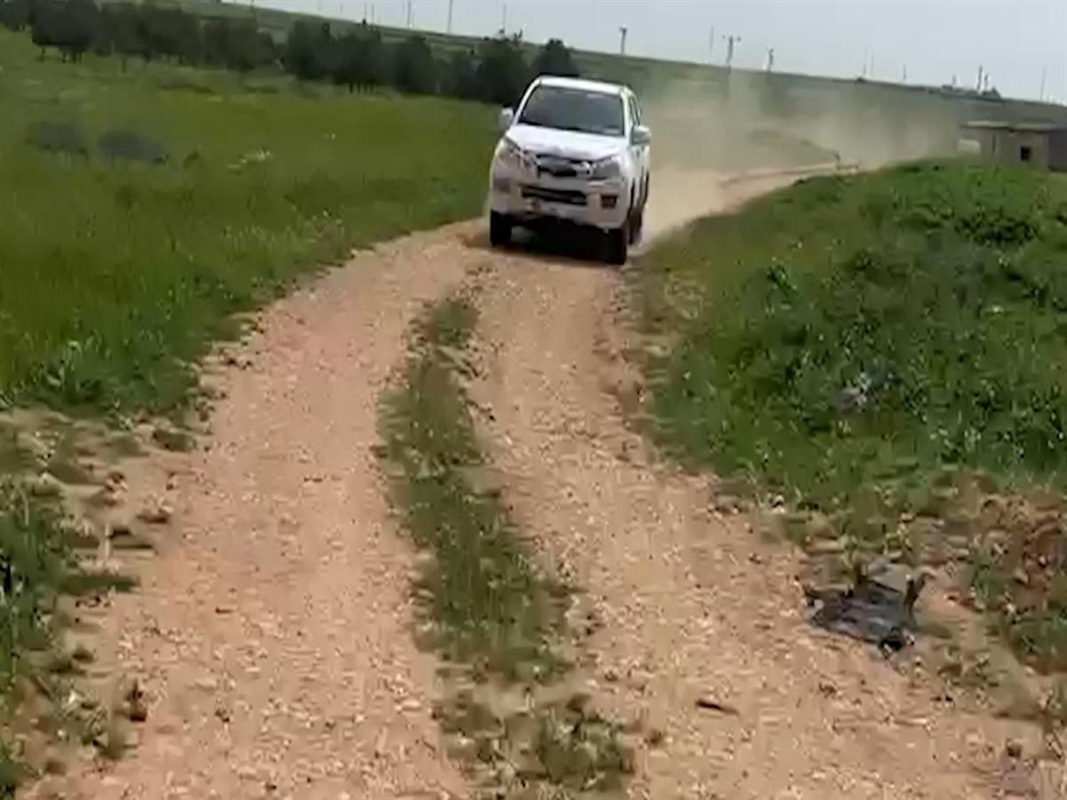 Suriye-T&uuml;rkiye sınırında, insan ka&ccedil;ak&ccedil;ılarıyla kovalamaca anı kamerada: 3 g&ouml;zaltı 3