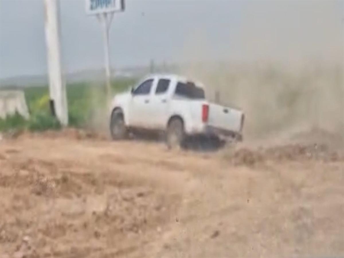 Suriye-T&uuml;rkiye sınırında, insan ka&ccedil;ak&ccedil;ılarıyla kovalamaca anı kamerada: 3 g&ouml;zaltı 5