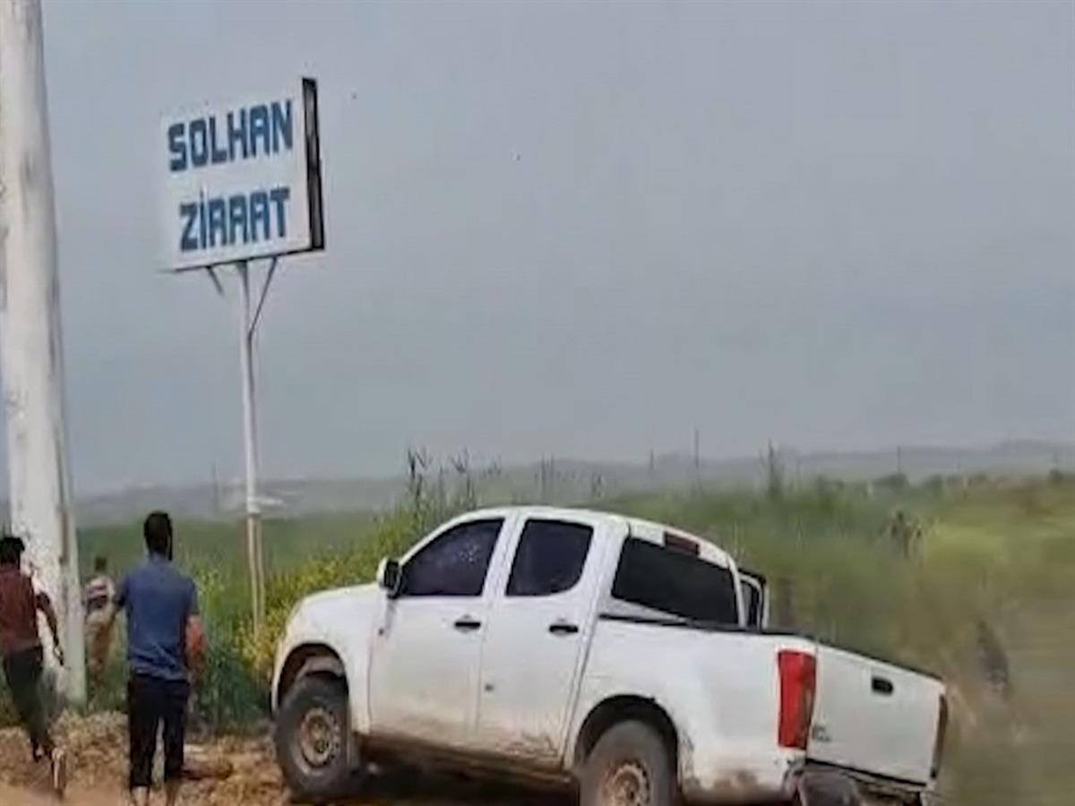 Suriye-T&uuml;rkiye sınırında, insan ka&ccedil;ak&ccedil;ılarıyla kovalamaca anı kamerada: 3 g&ouml;zaltı 6