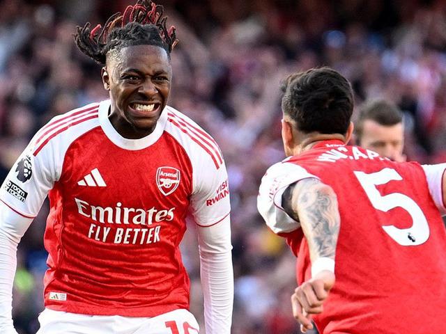 Premier Lig'de şampiyonluk yarışı nefes kesiyor
