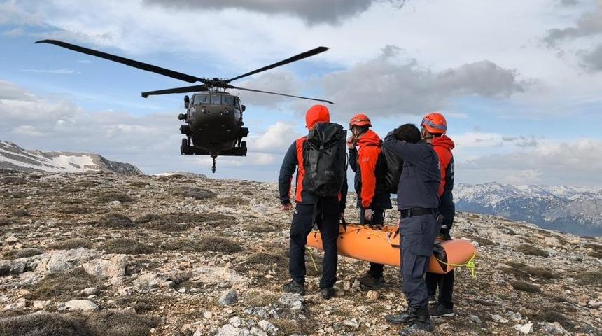 &Ccedil;iriş bitkisi toplamak i&ccedil;in gittiği dağlık alanda hayatını kaybetti