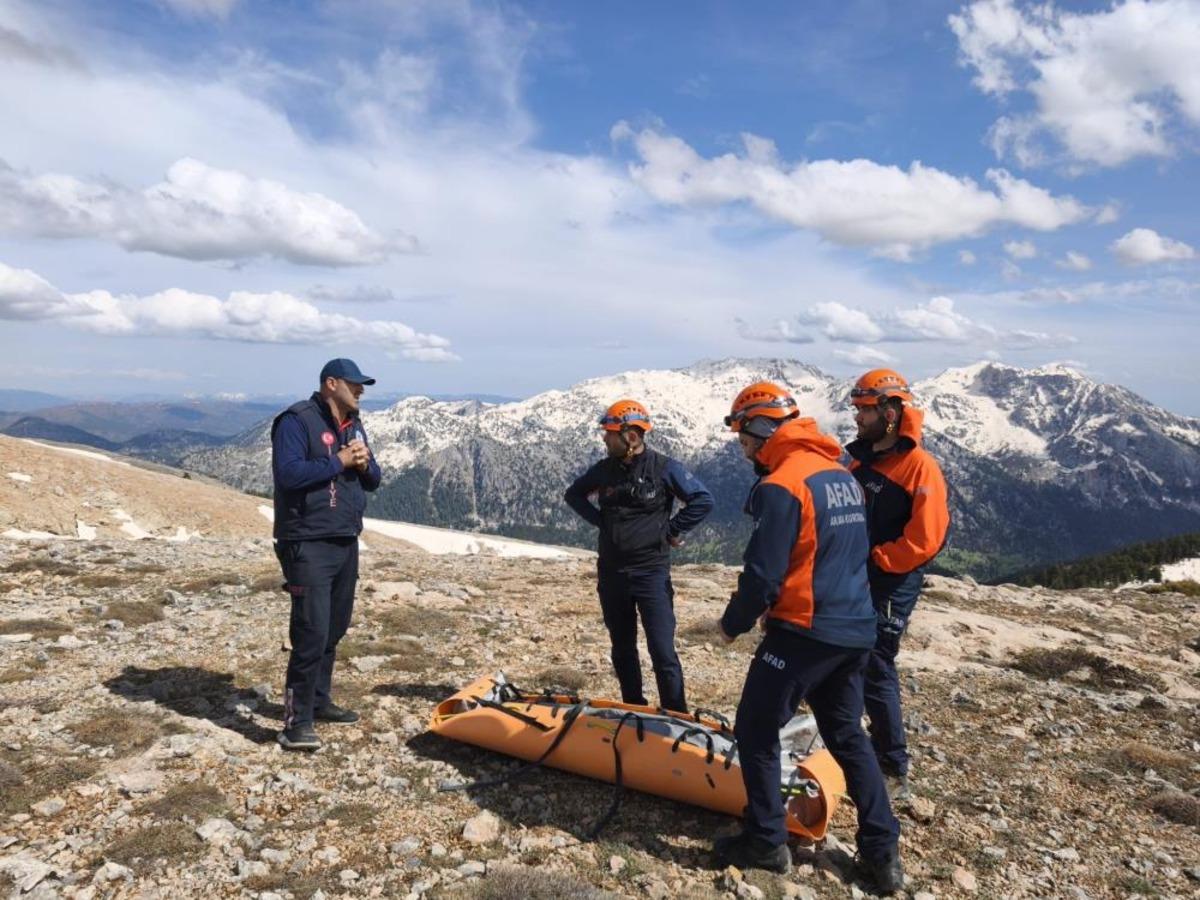 &Ccedil;iriş bitkisi toplamak i&ccedil;in gittiği dağlık alanda hayatını kaybetti 1