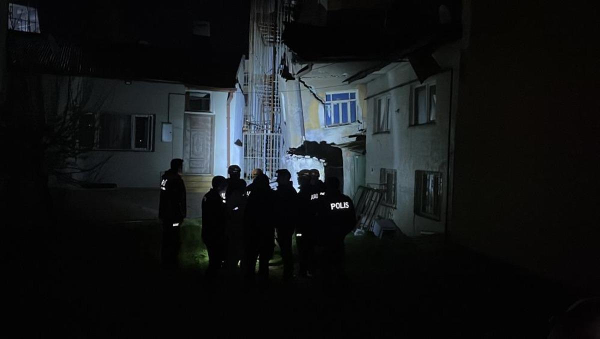 Sivas&rsquo;ta m&uuml;stakil ev &ccedil;&ouml;kt&uuml;, ev tahliye edildi 1