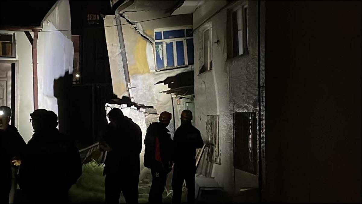 Sivas&rsquo;ta m&uuml;stakil ev &ccedil;&ouml;kt&uuml;, ev tahliye edildi 2