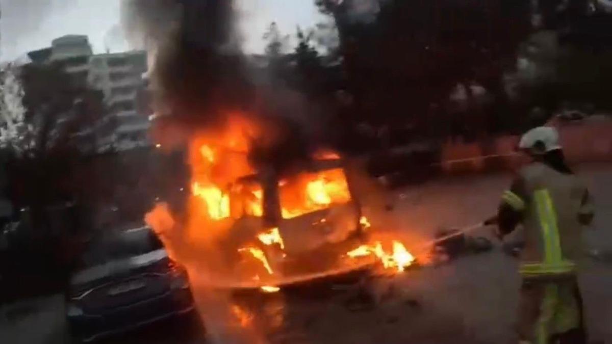 Diyarbakır’da park halindeki araçta yangın