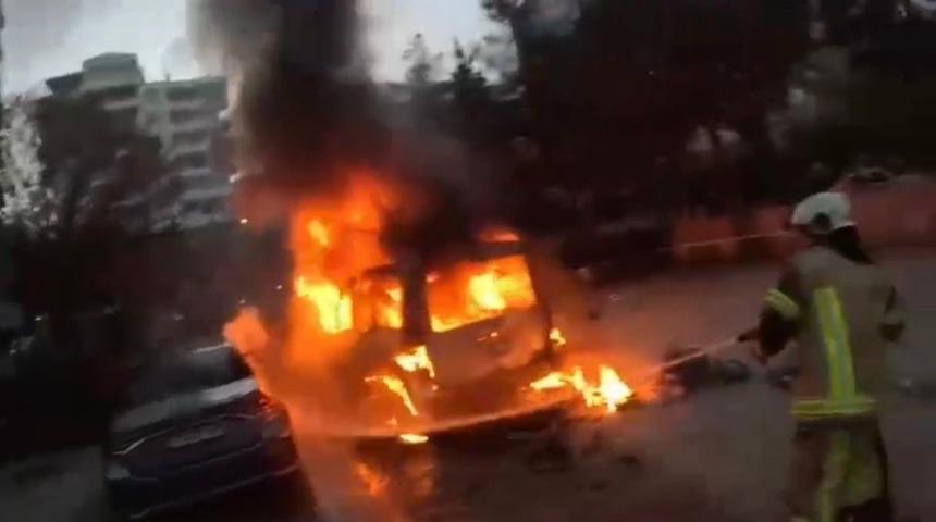 Diyarbakır&rsquo;da park halindeki ara&ccedil;ta yangın