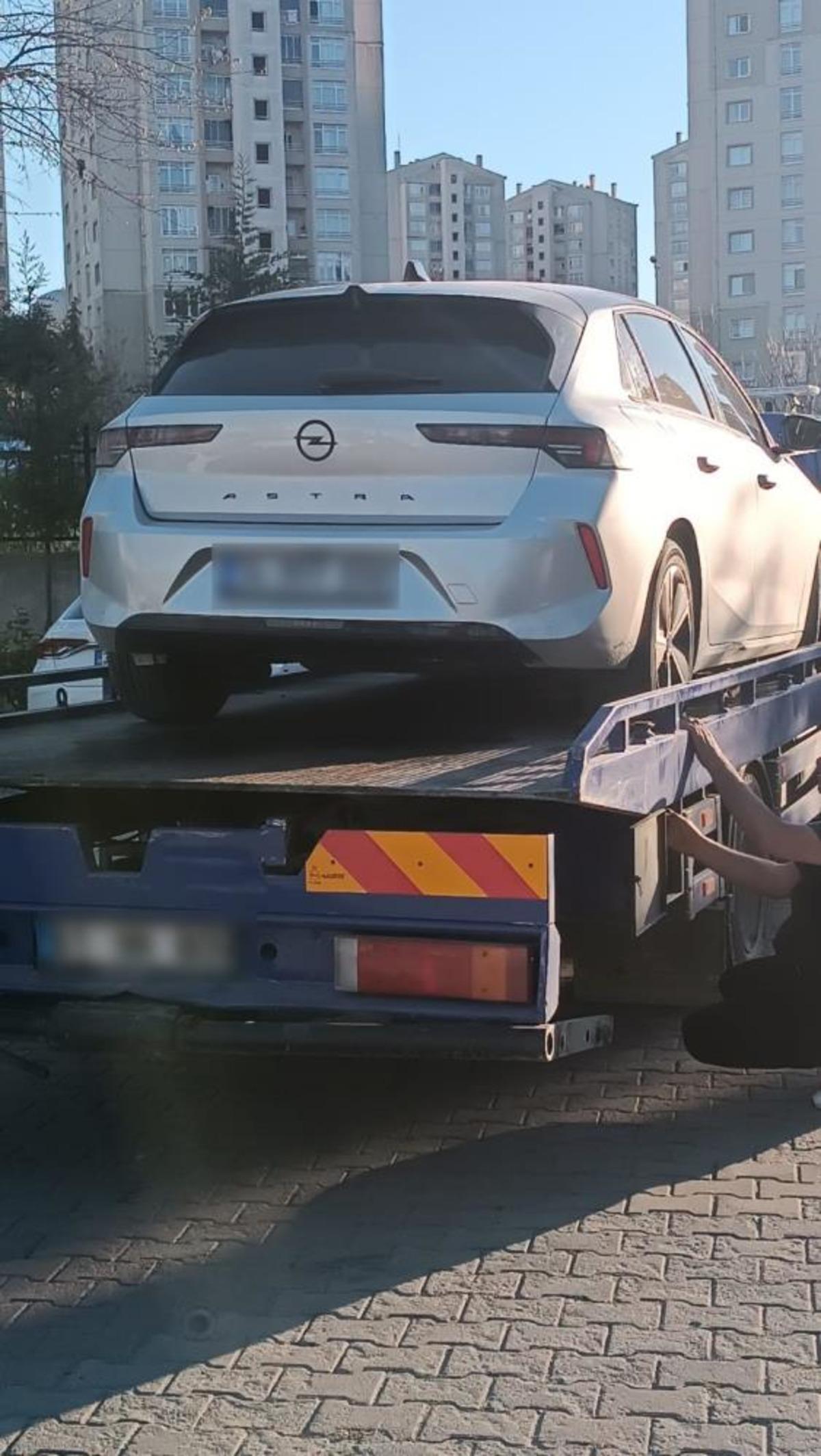 Başakşehir&rsquo;de "dur" ihtarına uymayan hırsız kovalamaca sonrası yakalandı 1