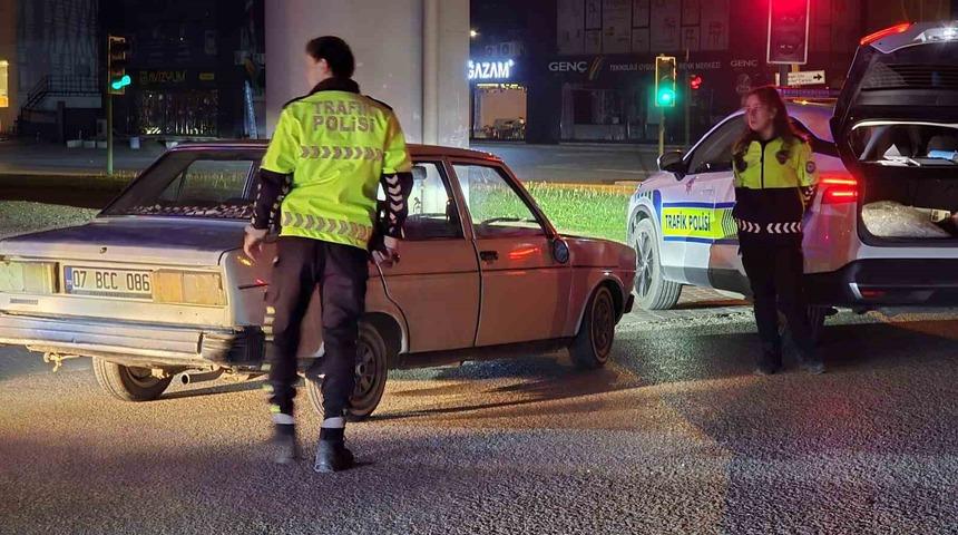 Polisten ka&ccedil;an alkoll&uuml; s&uuml;r&uuml;c&uuml;ye 400 bin TL ceza