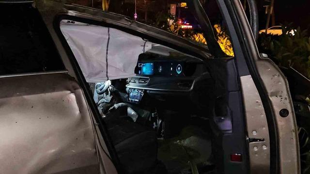 Yoldan &ccedil;ıkan otomobil taklalar atarak parka savruldu: 1 yaralı 5