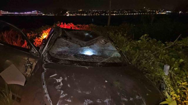 Yoldan &ccedil;ıkan otomobil taklalar atarak parka savruldu: 1 yaralı 4