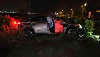 Yoldan &ccedil;ıkan otomobil taklalar atarak parka savruldu: 1 yaralı