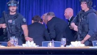 Trump'ın katıldığı yemekte silah sesleri! 