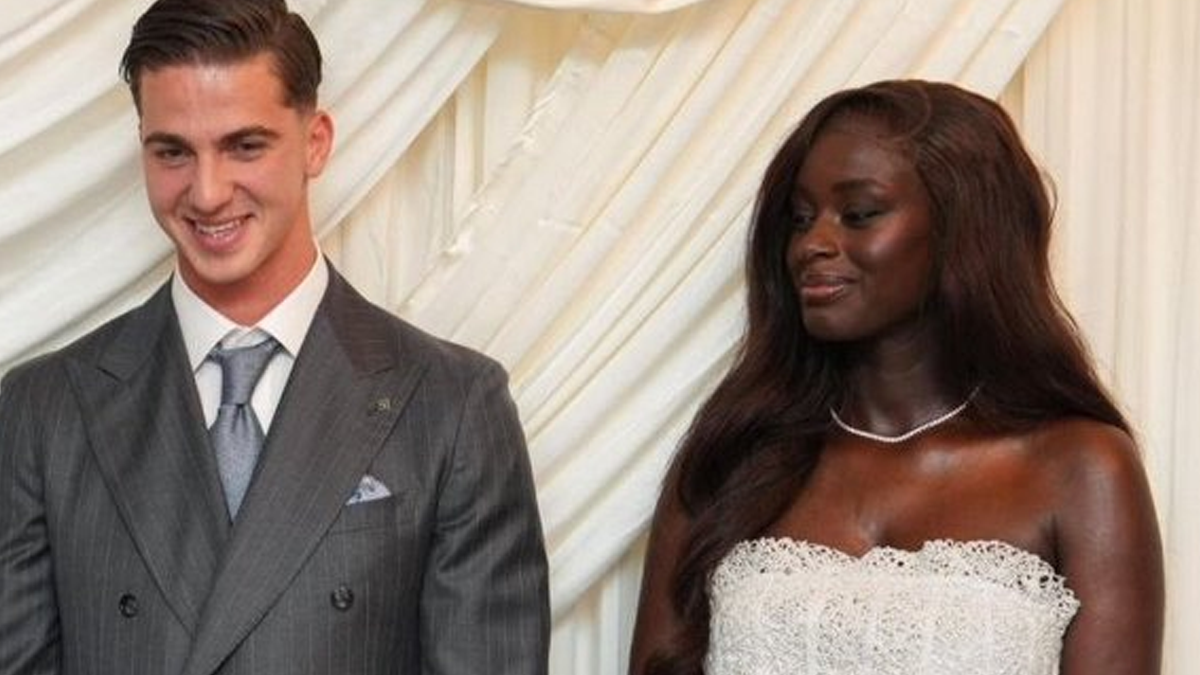 Eşinin fotoğraflarını sildi! Dedikodular yayılınca...