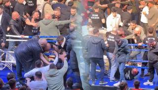 Sonunda bu da oldu: Trabzon'da yaşandı! Ringe girip boks&ouml;rleri d&ouml;vd&uuml;ler...