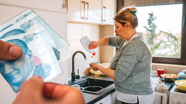  Ev hanımlarının emeklilik hayali gündemde! Uzman isim uyardı: 'Bir gün bile...'