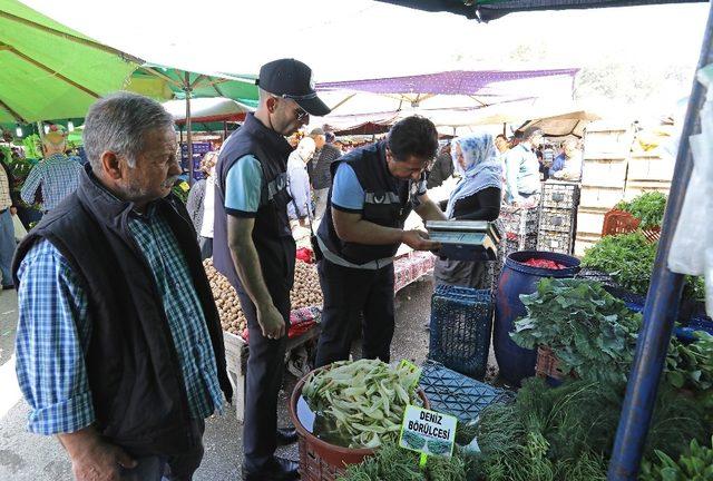 Buca zabıtasından pazar denetimi