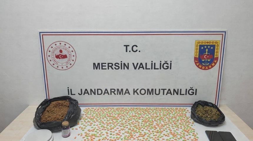 Mersin&rsquo;de uyuşturucu taciri 2 ş&uuml;pheli yakalandı