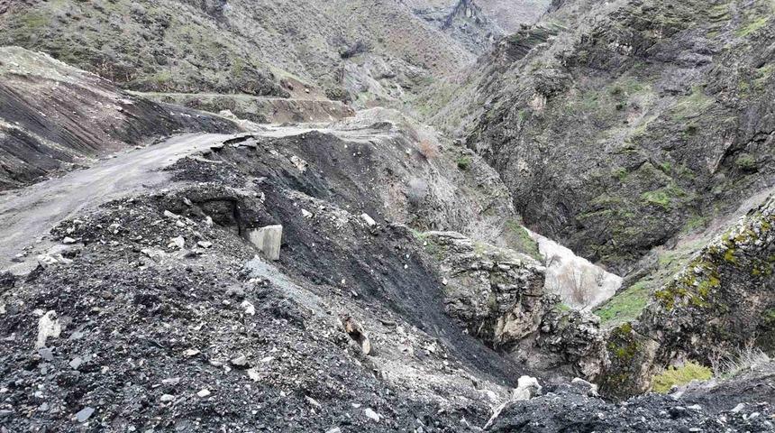 Şırnak&rsquo;ta yağışla beraber heyelan oluştu