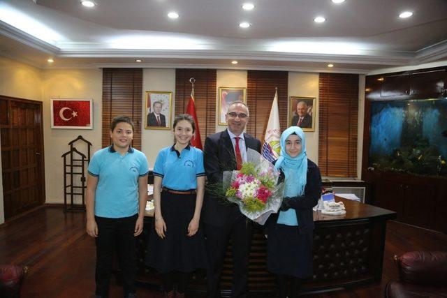 Başkanlık koltuğuna oturan Derin’den müdürlere talimatlar yağdırdı