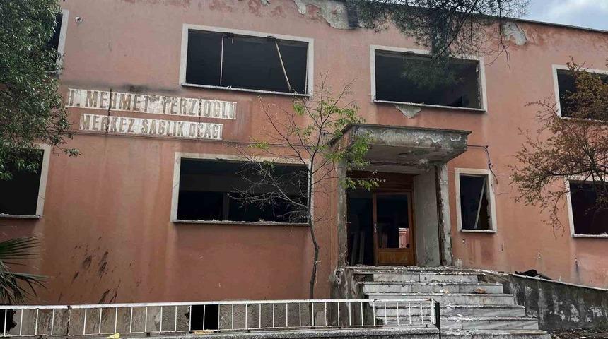 Buldan&rsquo;da depreme dayanıksız sağlık ocağında yıkım başladı