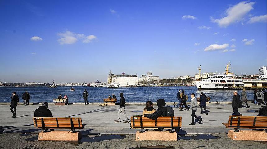 Sıcaklık y&uuml;kseliyor! Hava ikiye b&ouml;l&uuml;nd&uuml;: Kuzeyde bahar, doğuda yağış var