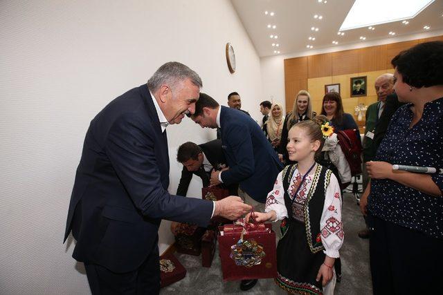 Başkan Toçoğlu, Uluslararası Halk Oyunları Delegasyonu’nu ağırladı