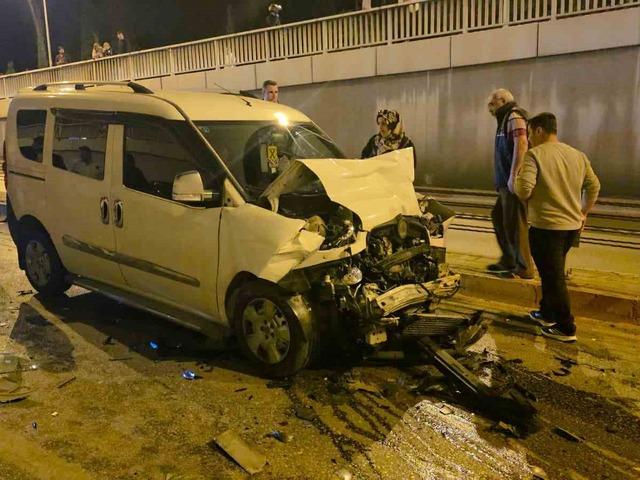 Antalya'da 11 ara&ccedil; birbirine girdi