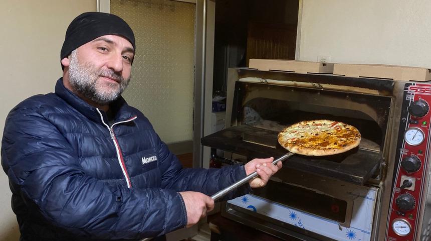Klavyeyi bıraktı, merdaneyi se&ccedil;ti: Yazılımcıdan 'pizzacıya' d&ouml;n&uuml;şt&uuml;