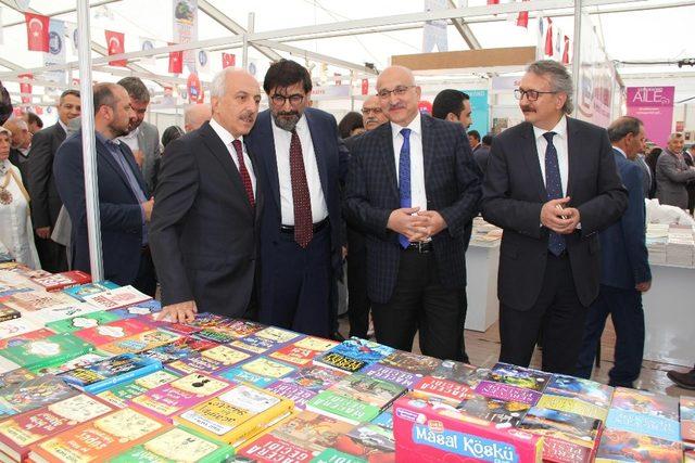 &Ccedil;orum 8. Kitap Fuarı ve K&uuml;lt&uuml;r G&uuml;nleri başladı 1