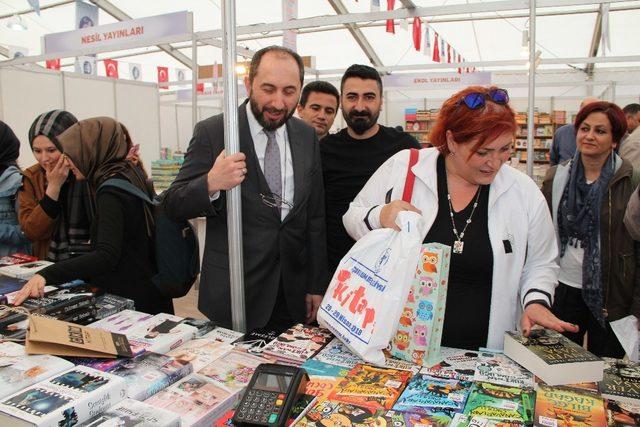 &Ccedil;orum 8. Kitap Fuarı ve K&uuml;lt&uuml;r G&uuml;nleri başladı 3
