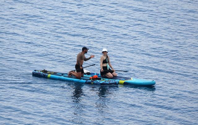 Antalya da sıcak havayı fırsat bilenler sahile akın etti 3