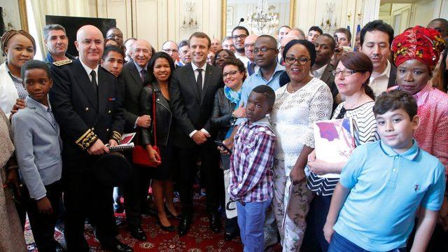 Cumhurbaşkanı Macron, Fransız vatandaşlığını yeni alanlarla birlikte.