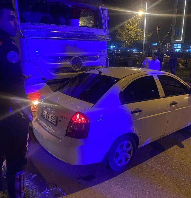 Kamyon otomobili s&uuml;r&uuml;kledi 1