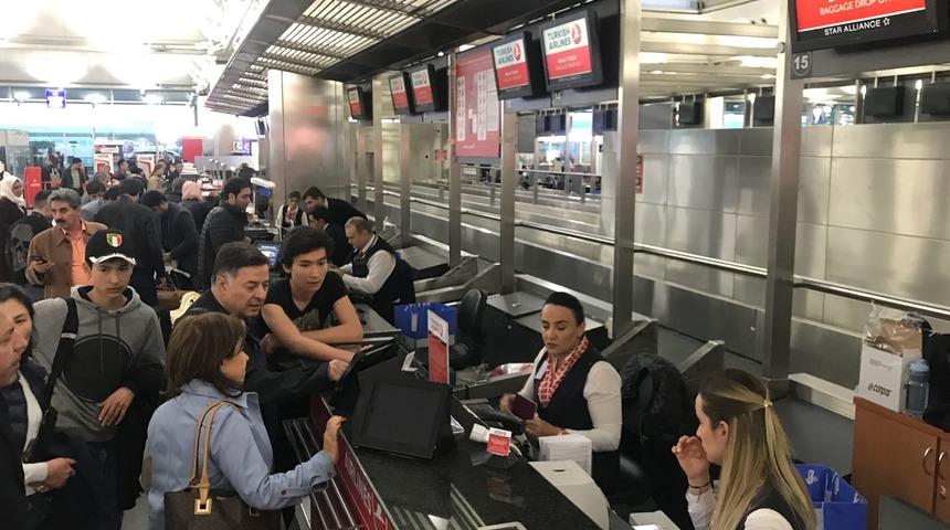 Atatürk Havalimanı'nda 23 Nisan yoğunluğu!