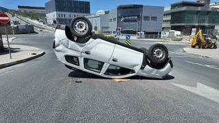 Esenyurt’ta kazaya karışan otomobil takla attı