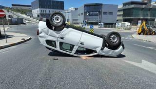 Esenyurt&rsquo;ta kazaya karışan otomobil takla attı