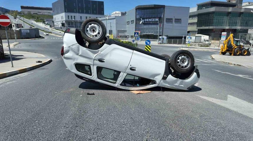 Esenyurt&rsquo;ta kazaya karışan otomobil takla attı