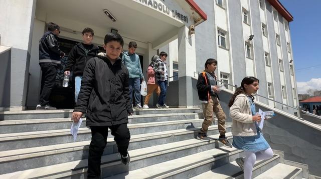 Y&uuml;ksekova&rsquo;da 4 bin 69 &ouml;ğrenci bursluluk sınavında ter d&ouml;kt&uuml; 1