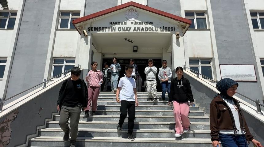 Y&uuml;ksekova&rsquo;da 4 bin 69 &ouml;ğrenci bursluluk sınavında ter d&ouml;kt&uuml;