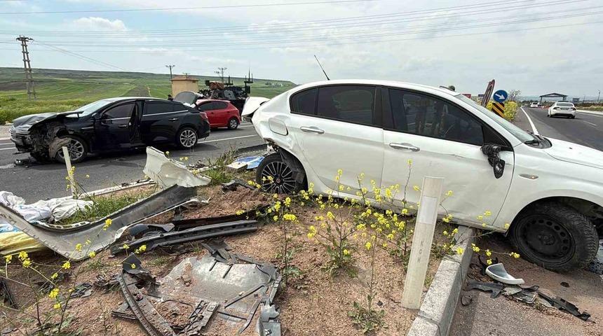 Diyarbakır&rsquo;da trafik kazası: 3&rsquo;&uuml; &ccedil;ocuk 5 yaralı