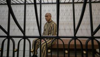 Mahkemede kafese kondu! Televizyonlar canlı yayımladı